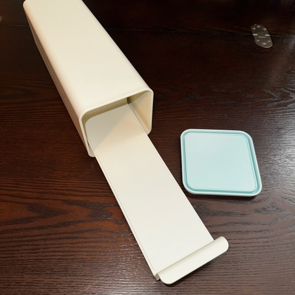 Vintage Tupperware Velveeta cheese refrigerator keeper, beige and mint green. - Picture 1 of 8